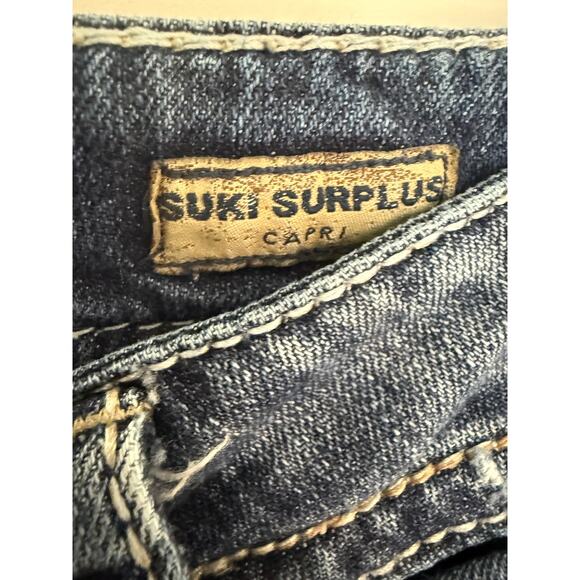 Silver Jeans Co. Suki Surplus Capri Jeans Distressed Curvy Fit Size 30 - Picture 7 of 8